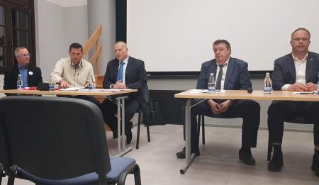 Volitve 22 Razprava kandidatov za poslance na Mirni (2)